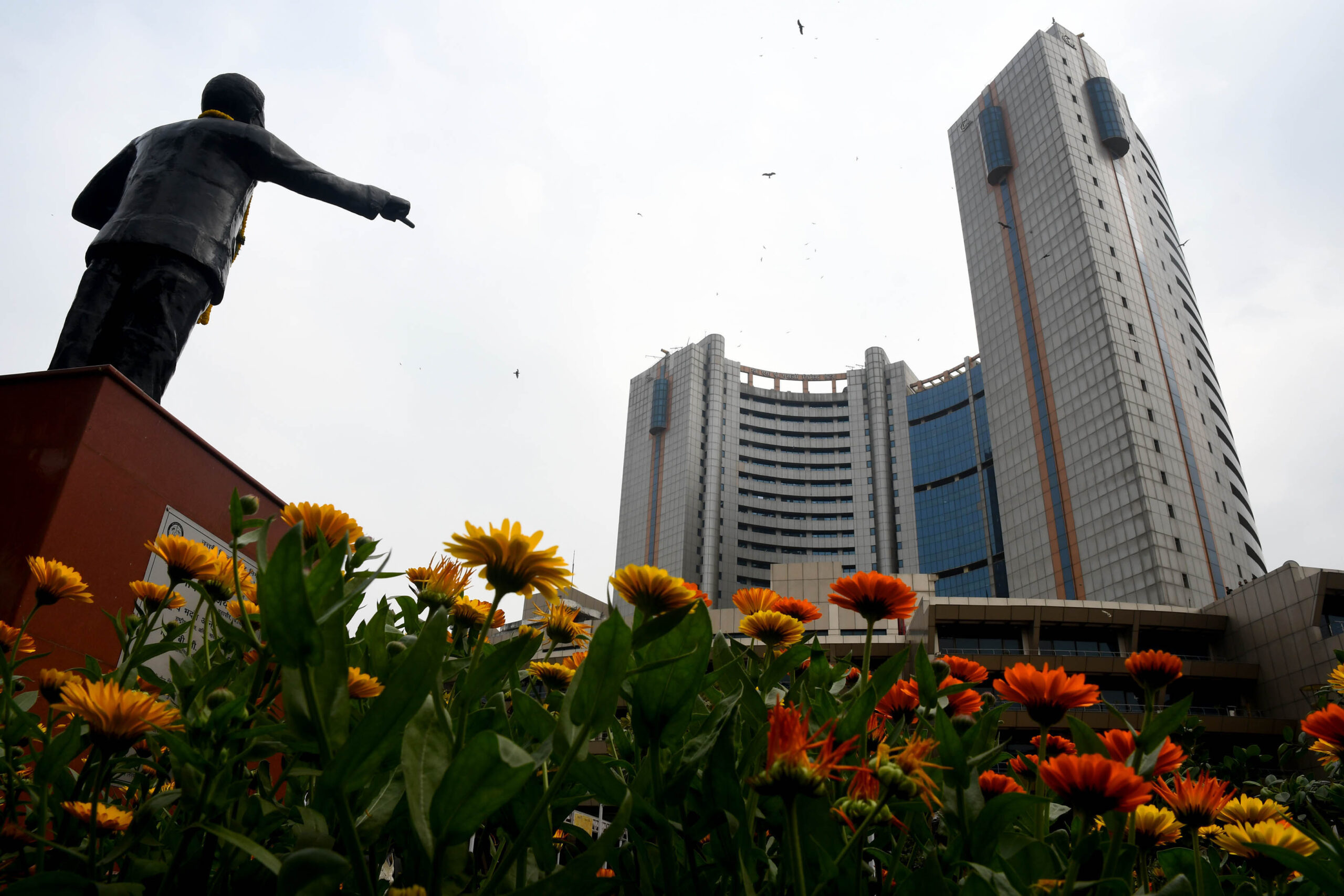 MCD cracks down on illegal high-rise constructions