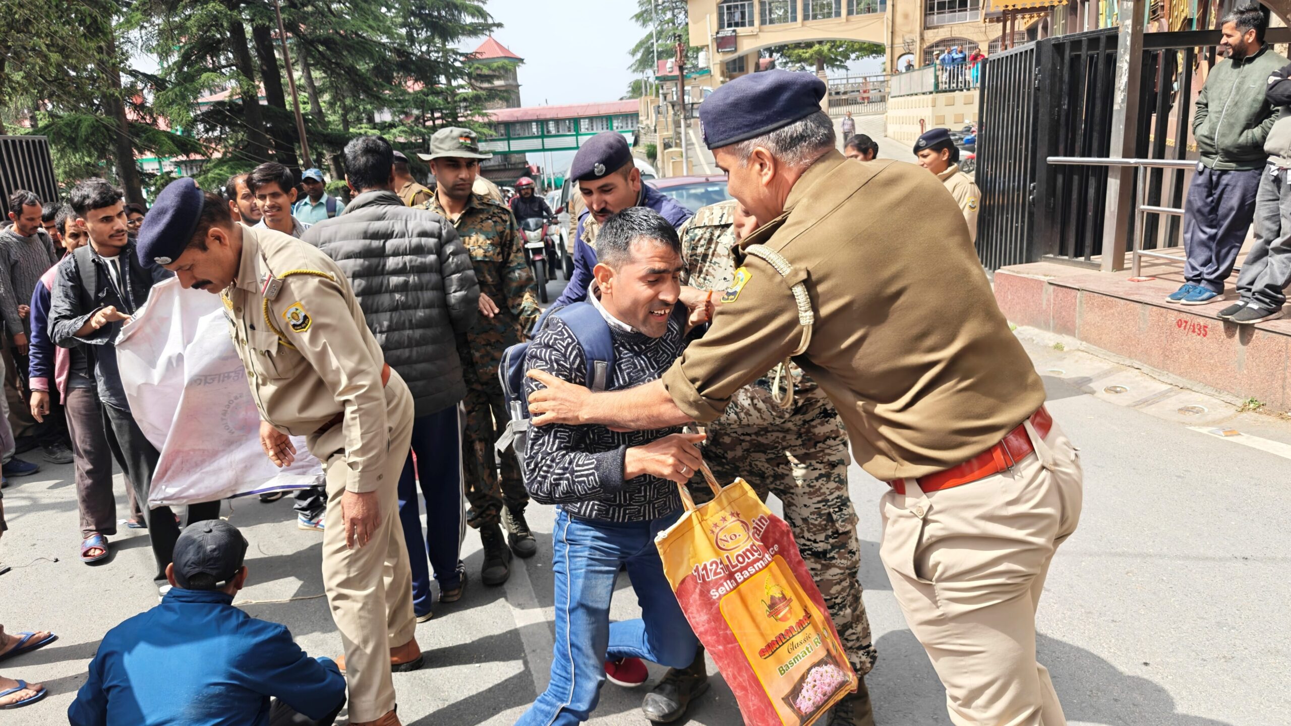 Himachal’s Blind Fight: Backlog Vacancies Spark Secretariat Showdown