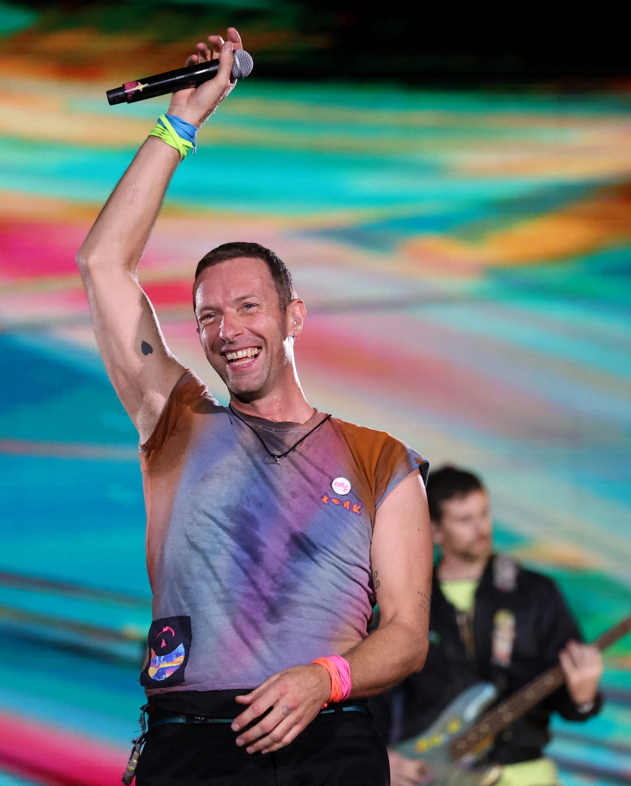 Coldplay Concert Kiss Cam: CEO's Apology Fuels Viral Meme Frenzy