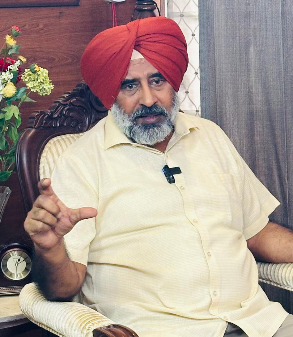 AAP's 11-Minute Session:  Crore Wasted, Charges Congress