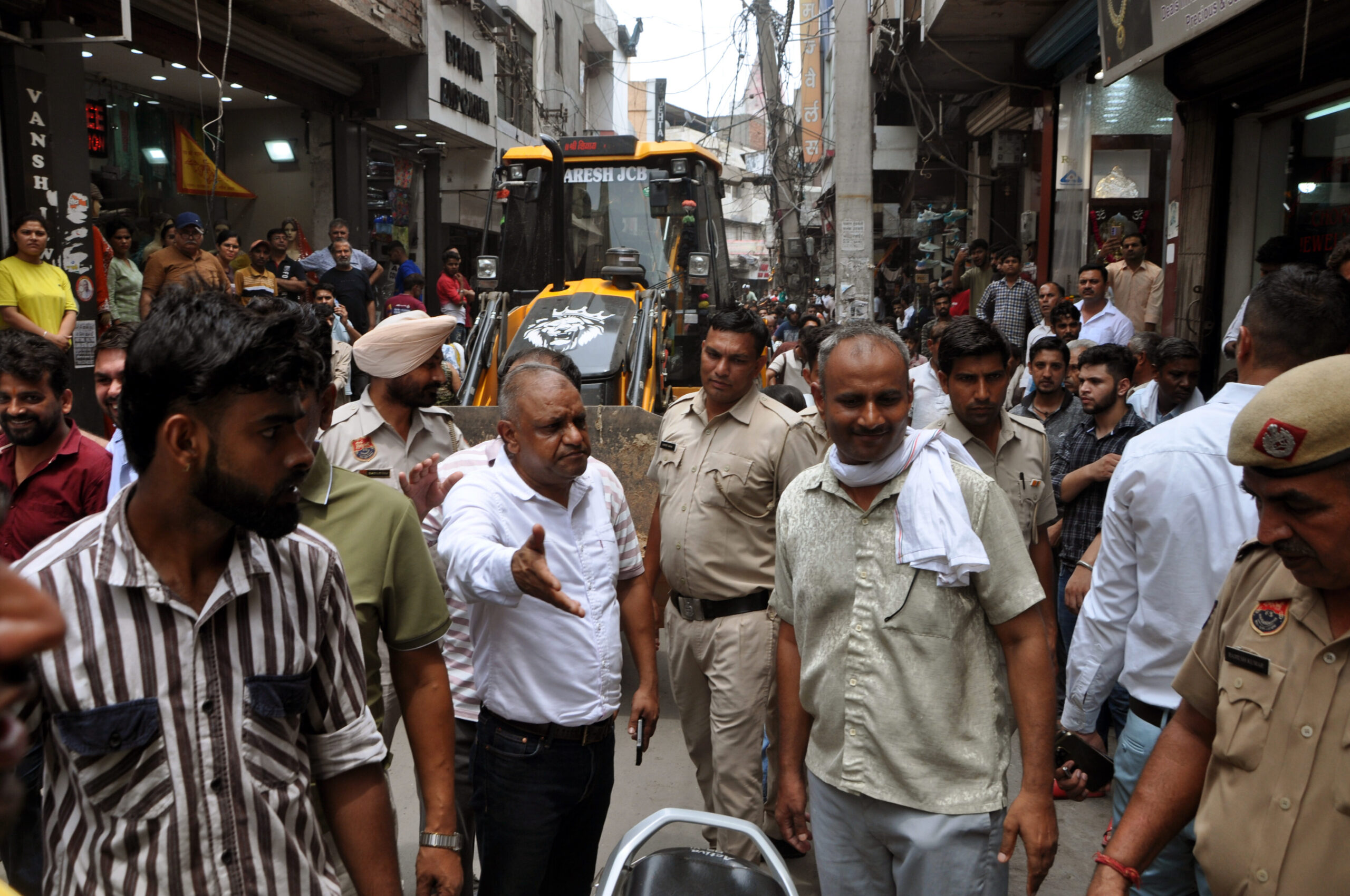 JCBs Roll Again: City's Anti-Encroachment Drive Targets Key Markets
