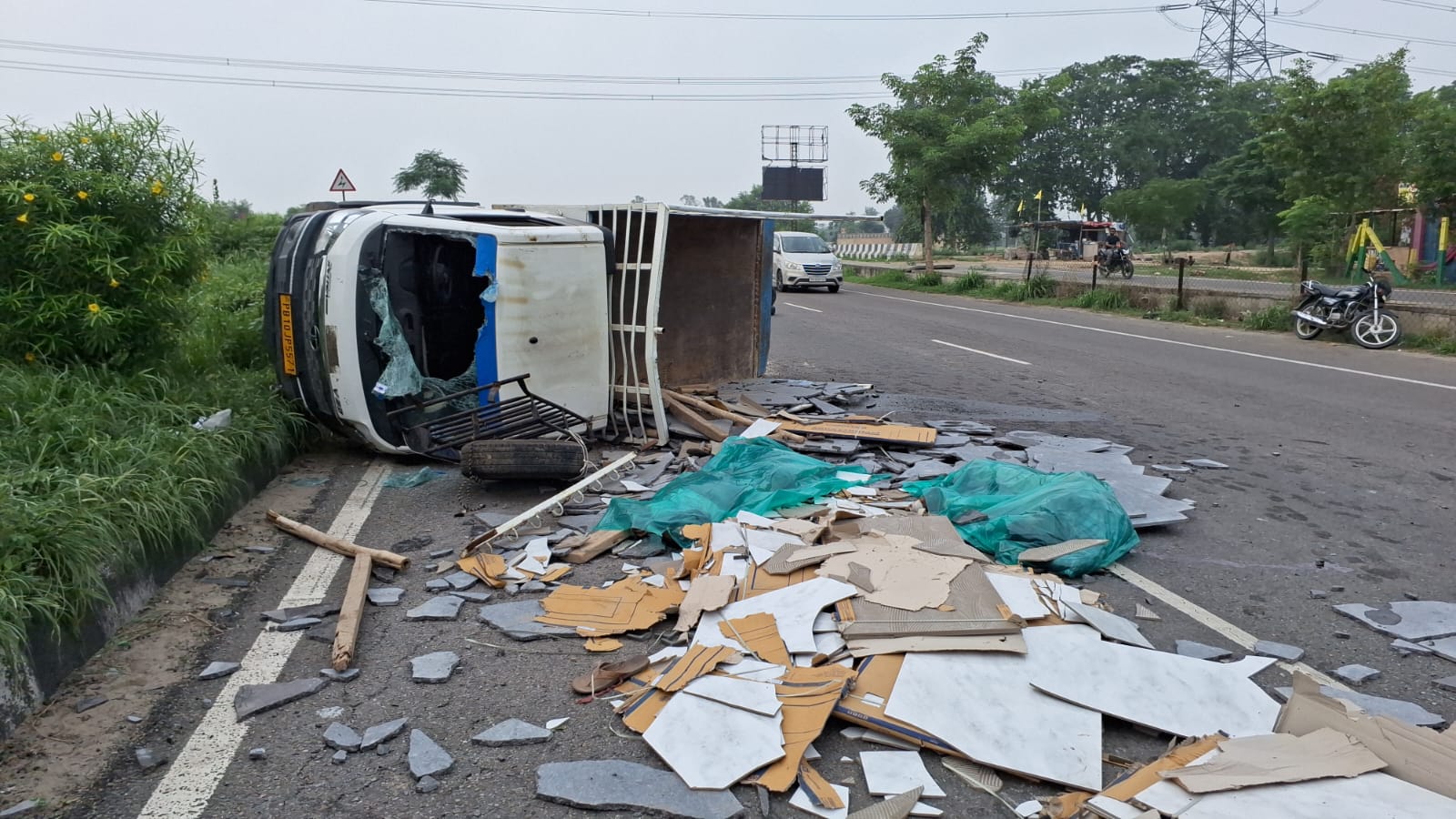 3 dead as marble-laden pickup van overturns near Phillaur