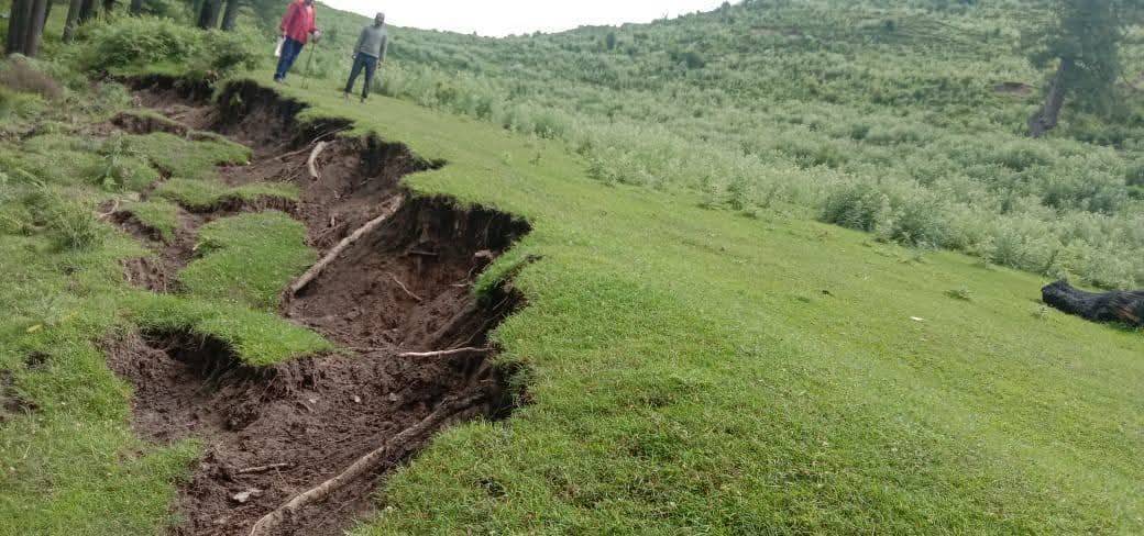 Cracks in hill, cracks in trust