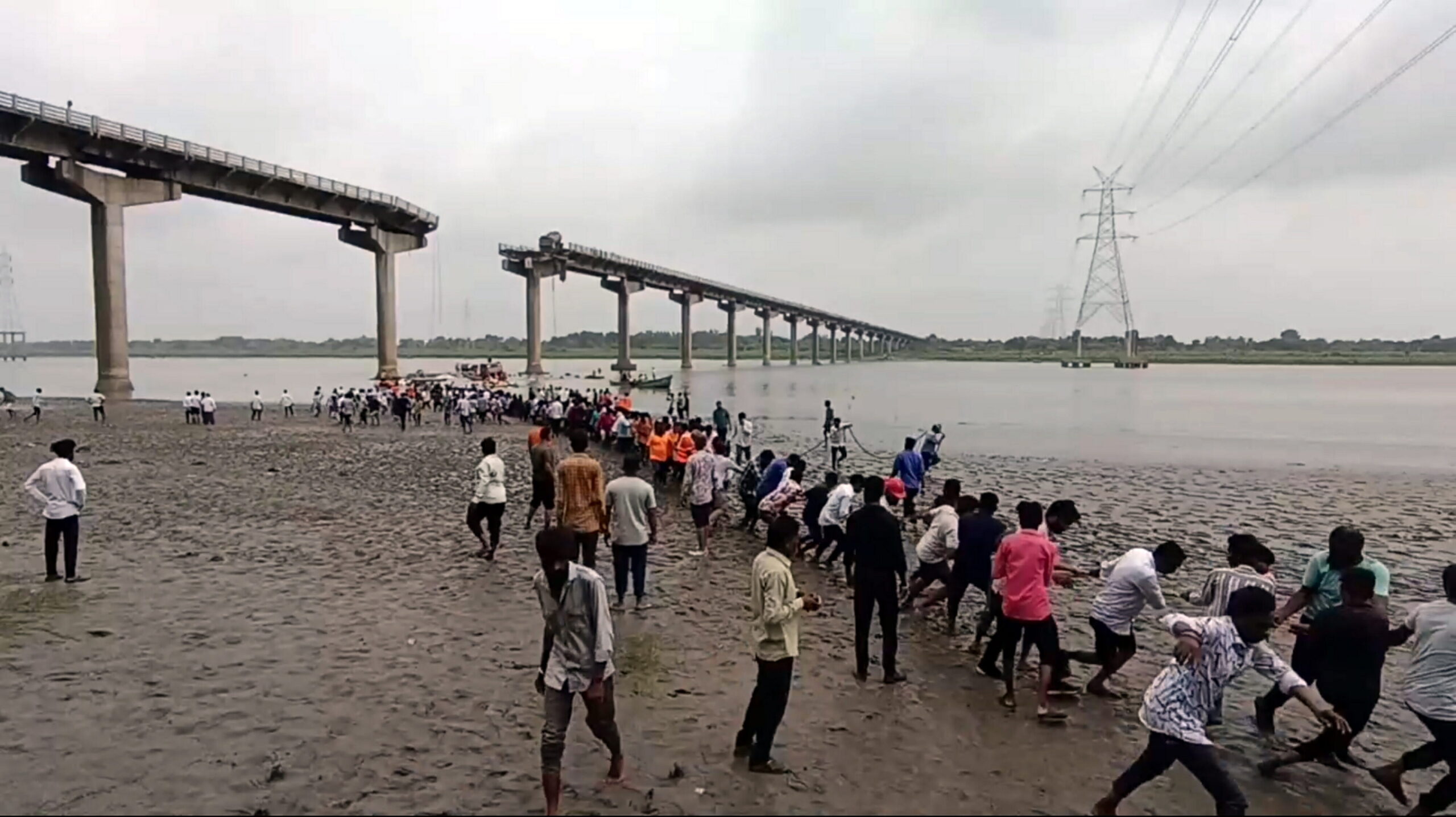 Mahisagar Bridge Collapse: Death Toll Rises to 19, Two Still Missing