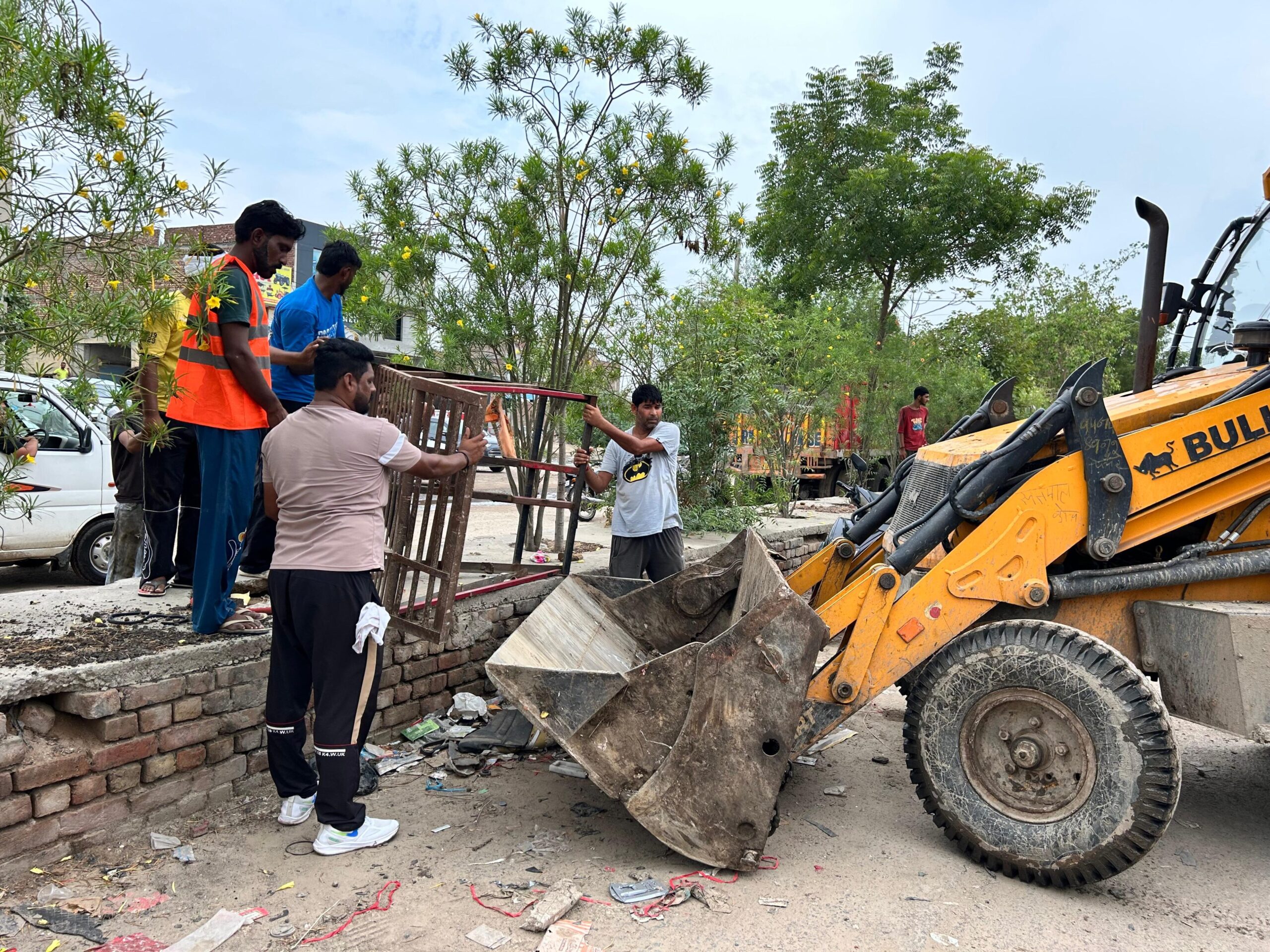 Encroachments removed from Sirsa auto market, shopkeepers protest