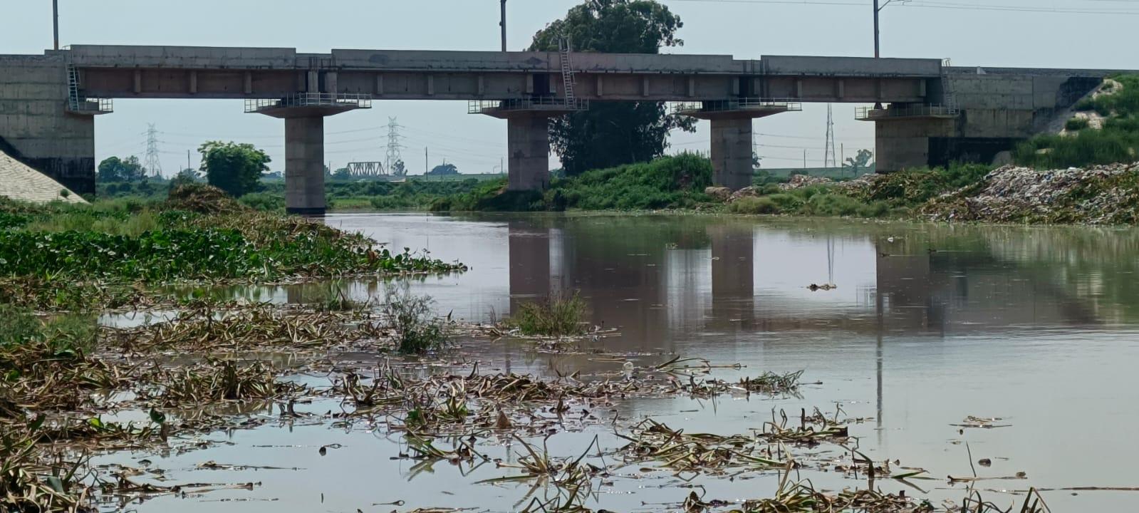 Delay in cleaning of Sirhind choe, drains leaves residents jittery