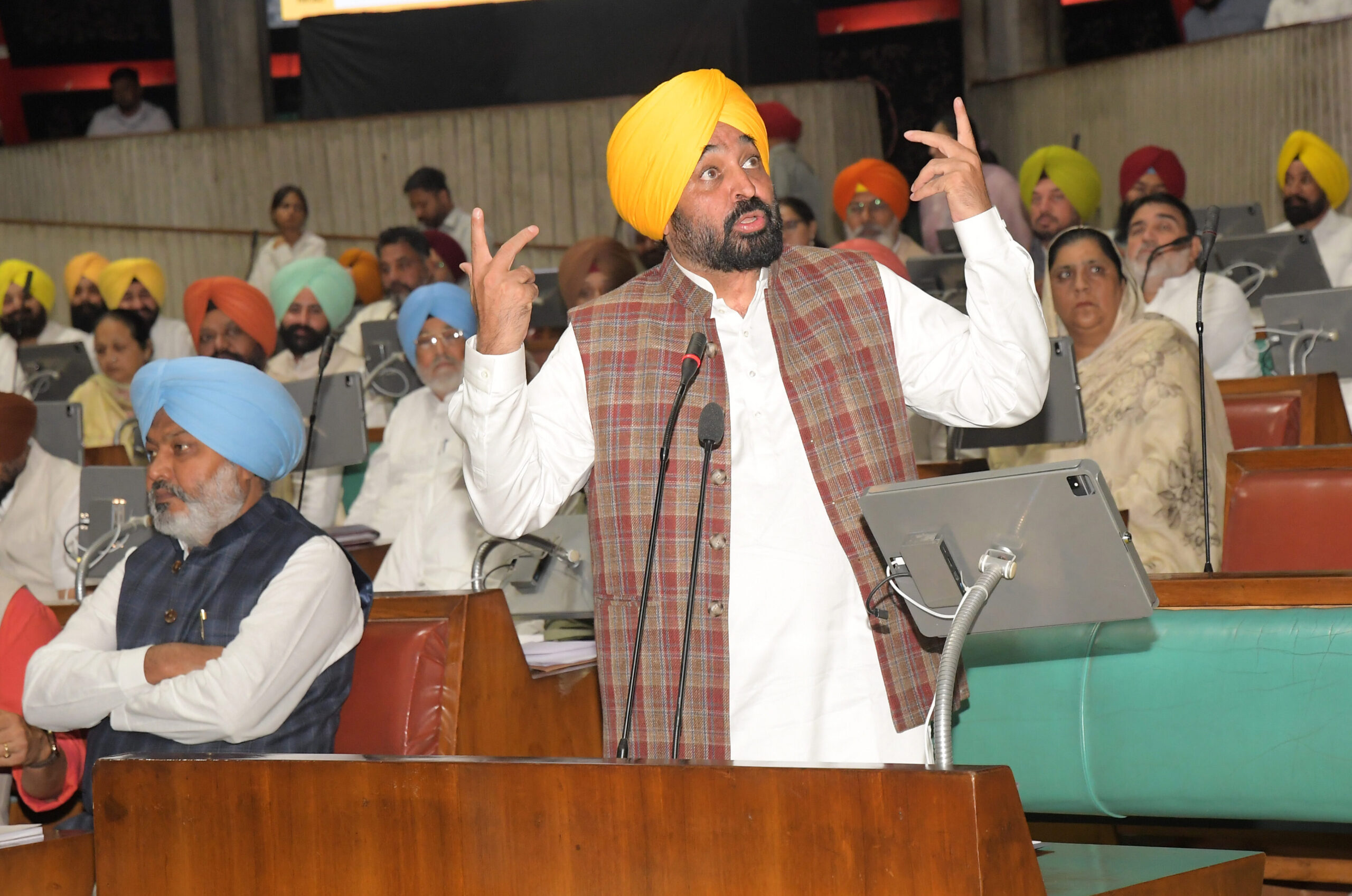 Mann at it again, questions Modi  over foreign visits