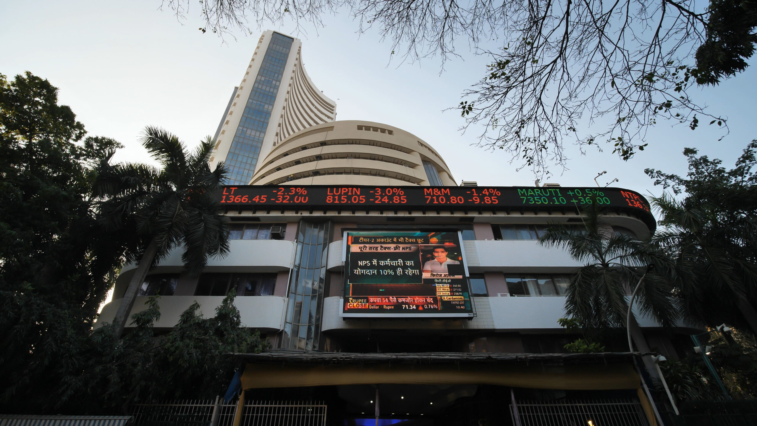 Axis Bank Woes Drag Sensex, Nifty Lower; IT, Metal Sectors Offer Glimmer