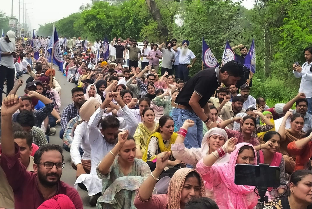 Asst profs, librarians protest outside CM’s house in Sangrur