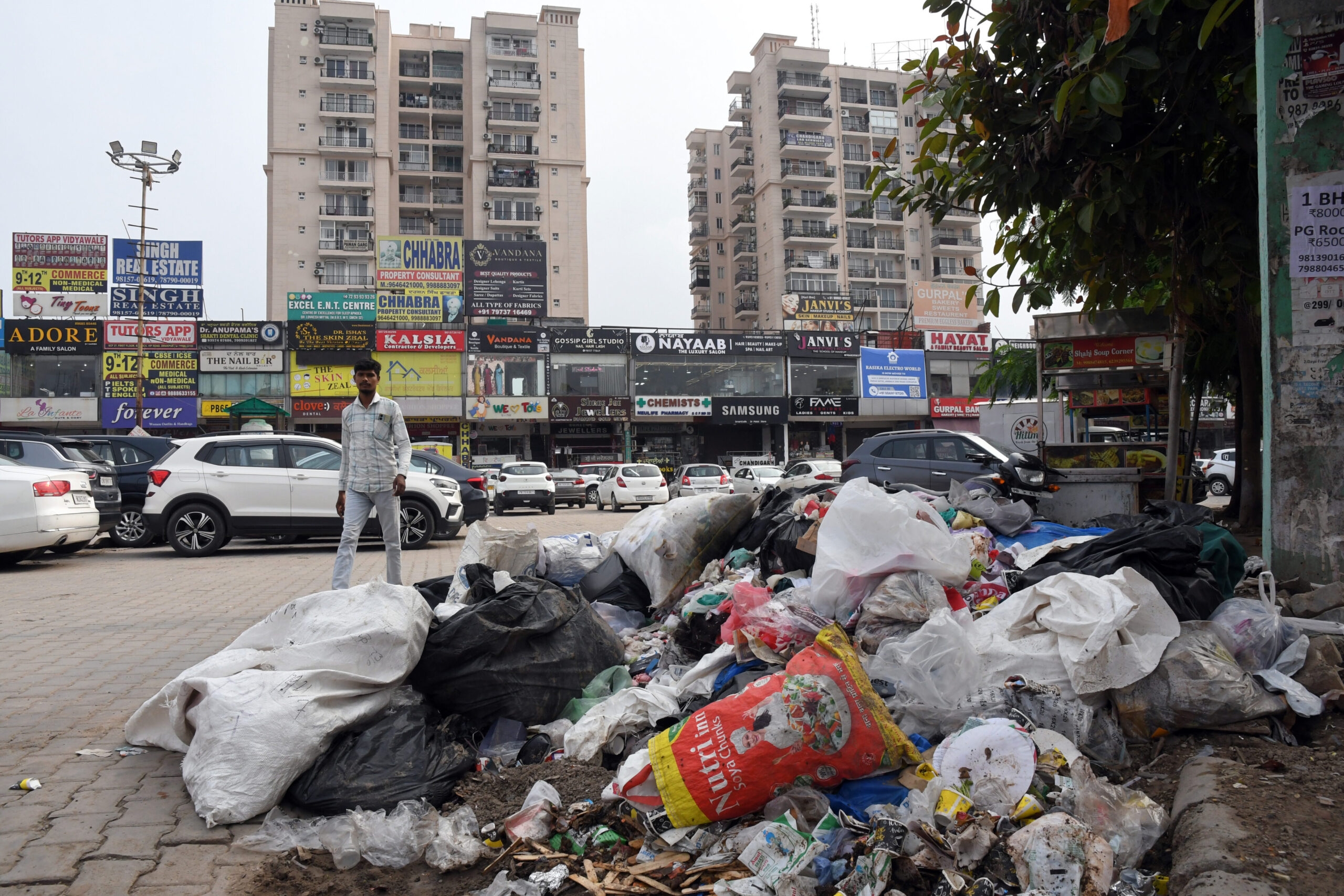 Zirakpur Chokes on Garbage: AAP Faces Backlash Over Privatization Row
