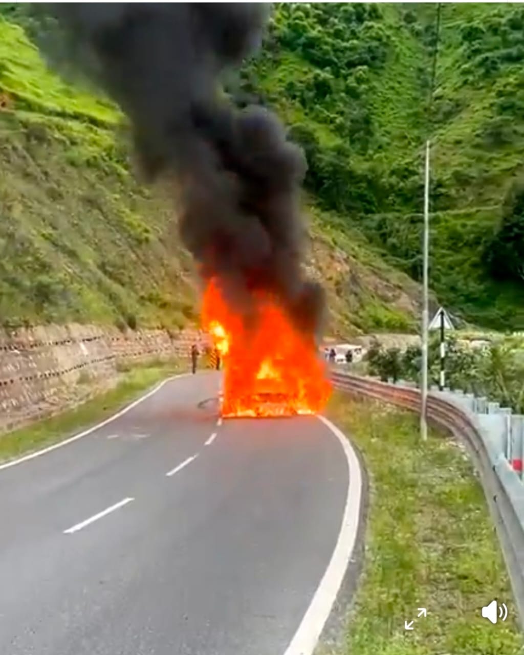 XUV300 Engulfed in Flames near Dharwa: Family Escapes Unhurt
