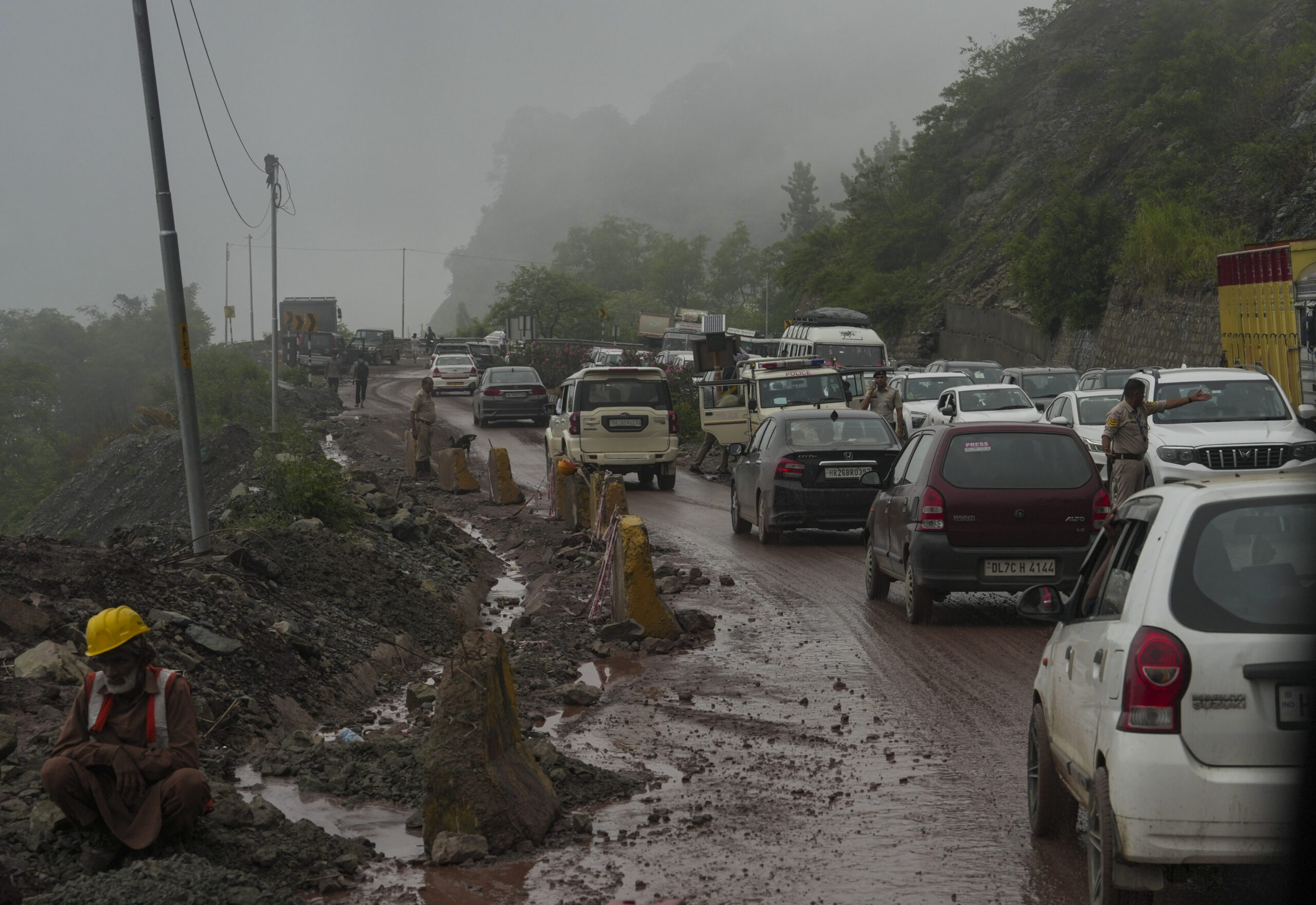 Constructions along highways, in Shimla MC area should now be one metre below road level