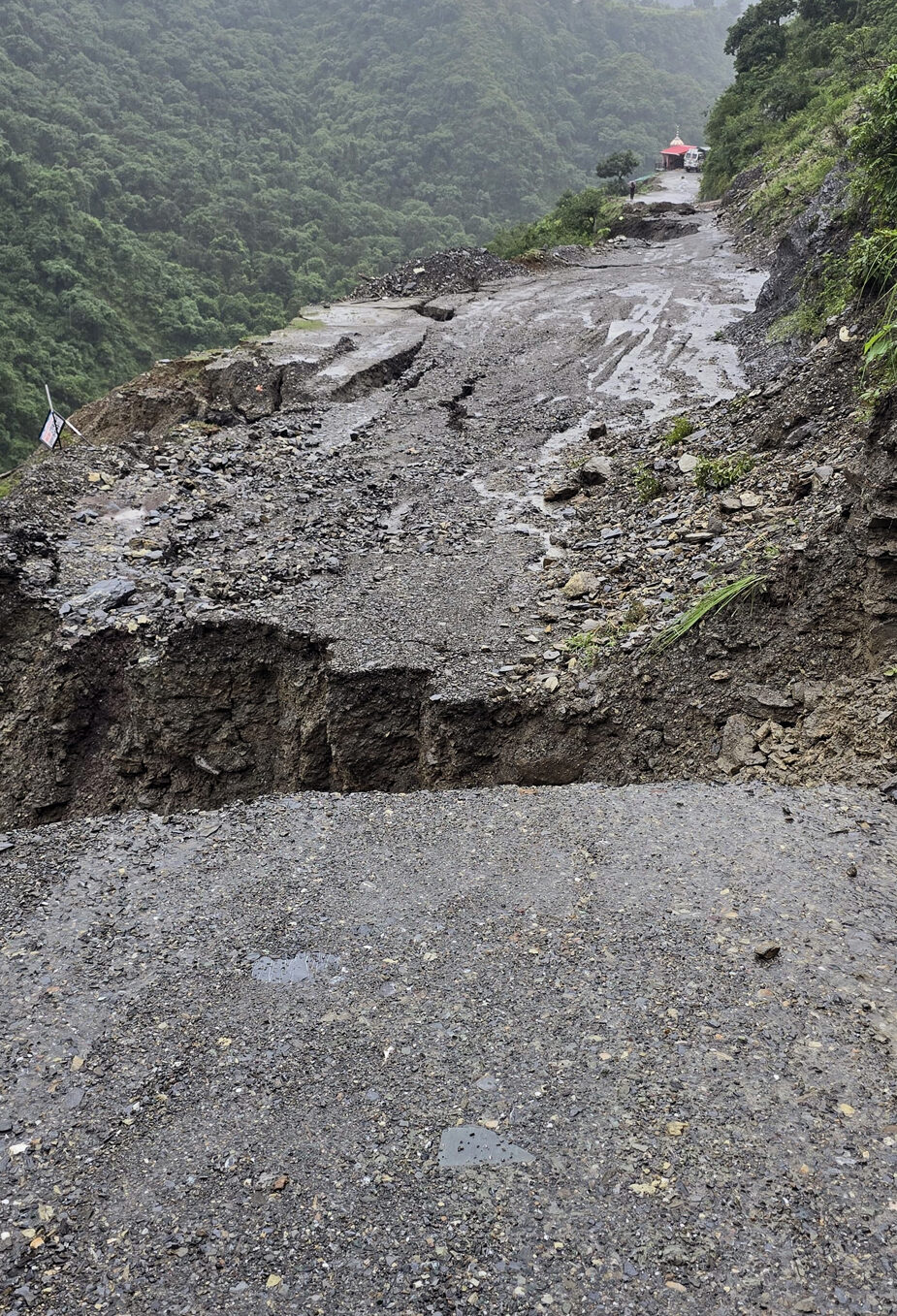 Torrential rains snap lifeline roads to Chamba & Kangra