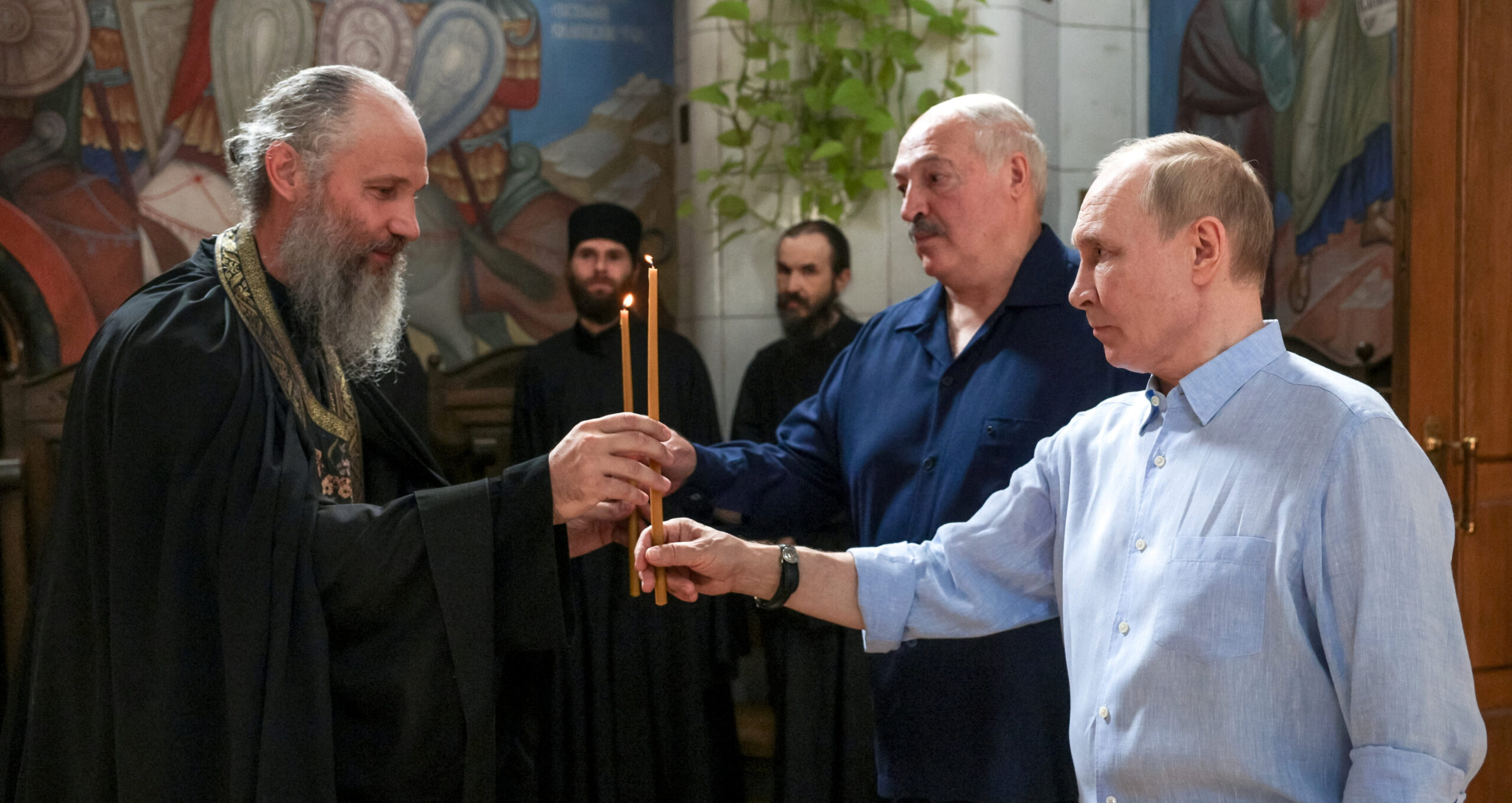 Nuclear Shadow over Ukraine: Trump's Ultimatum to Putin
