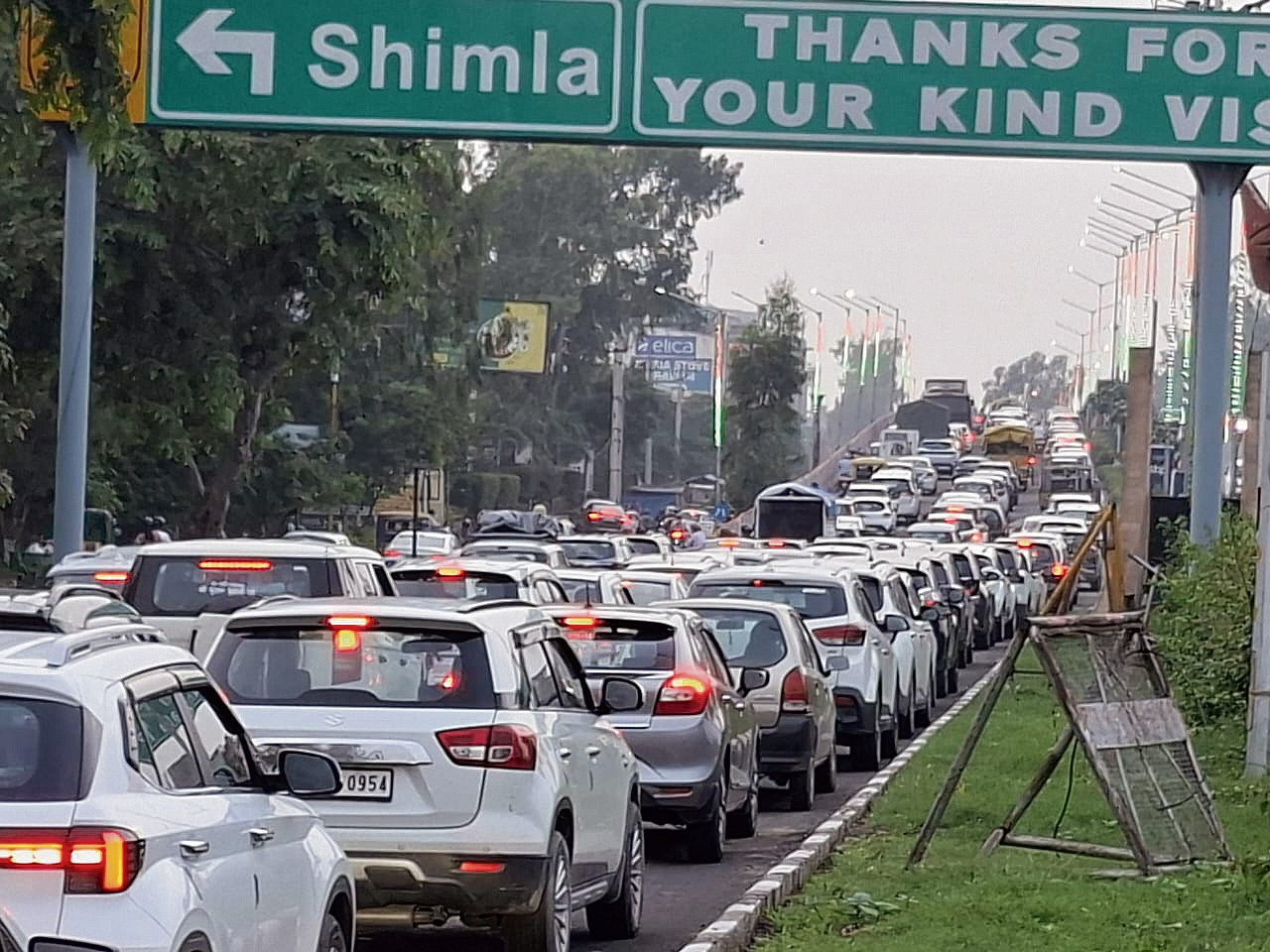 Hundreds of vehicles stuck in jam on Chandigarh-Zirakpur stretch