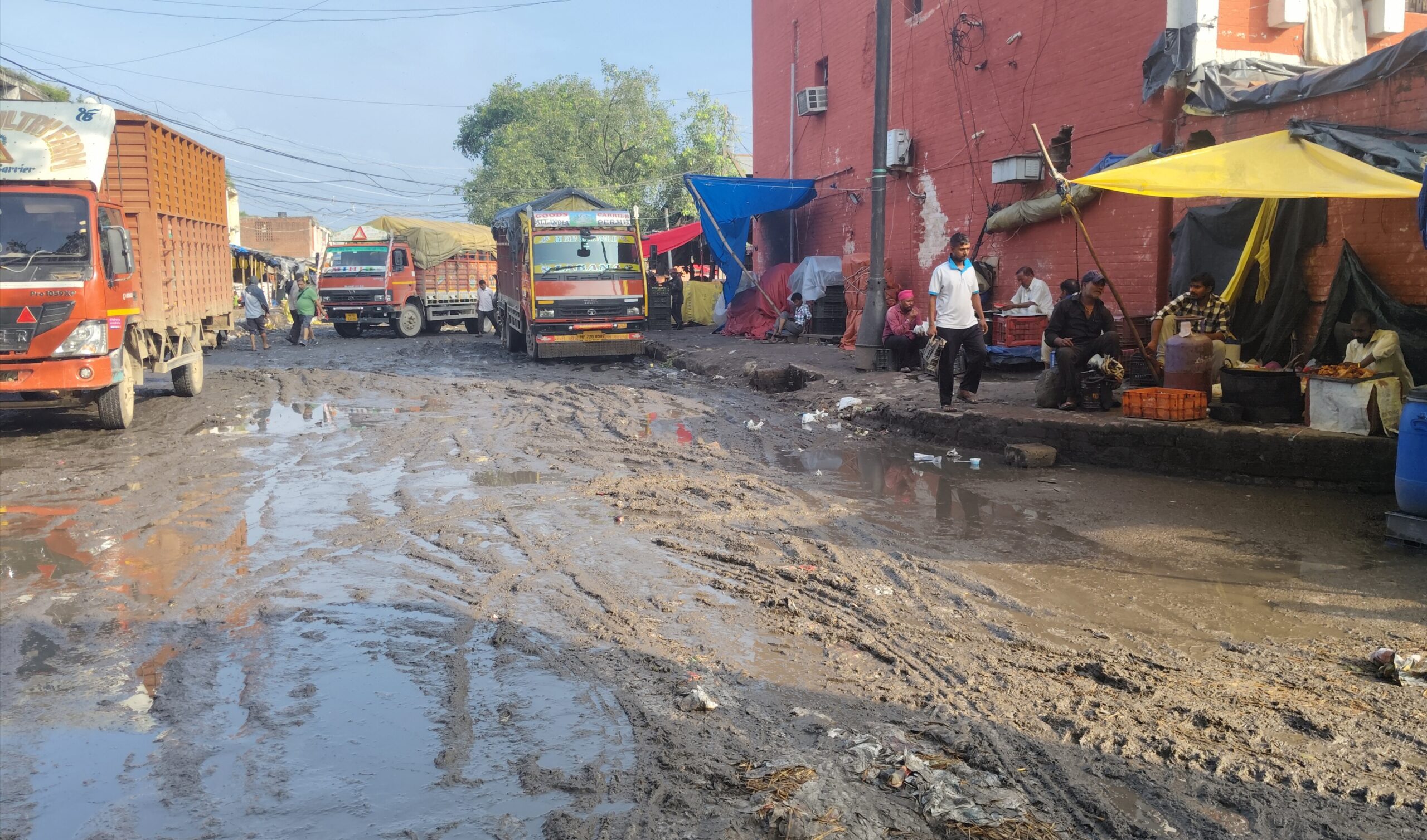 Work to fix broken roads, sanitation mess at Sec 26 mandi yet to begin