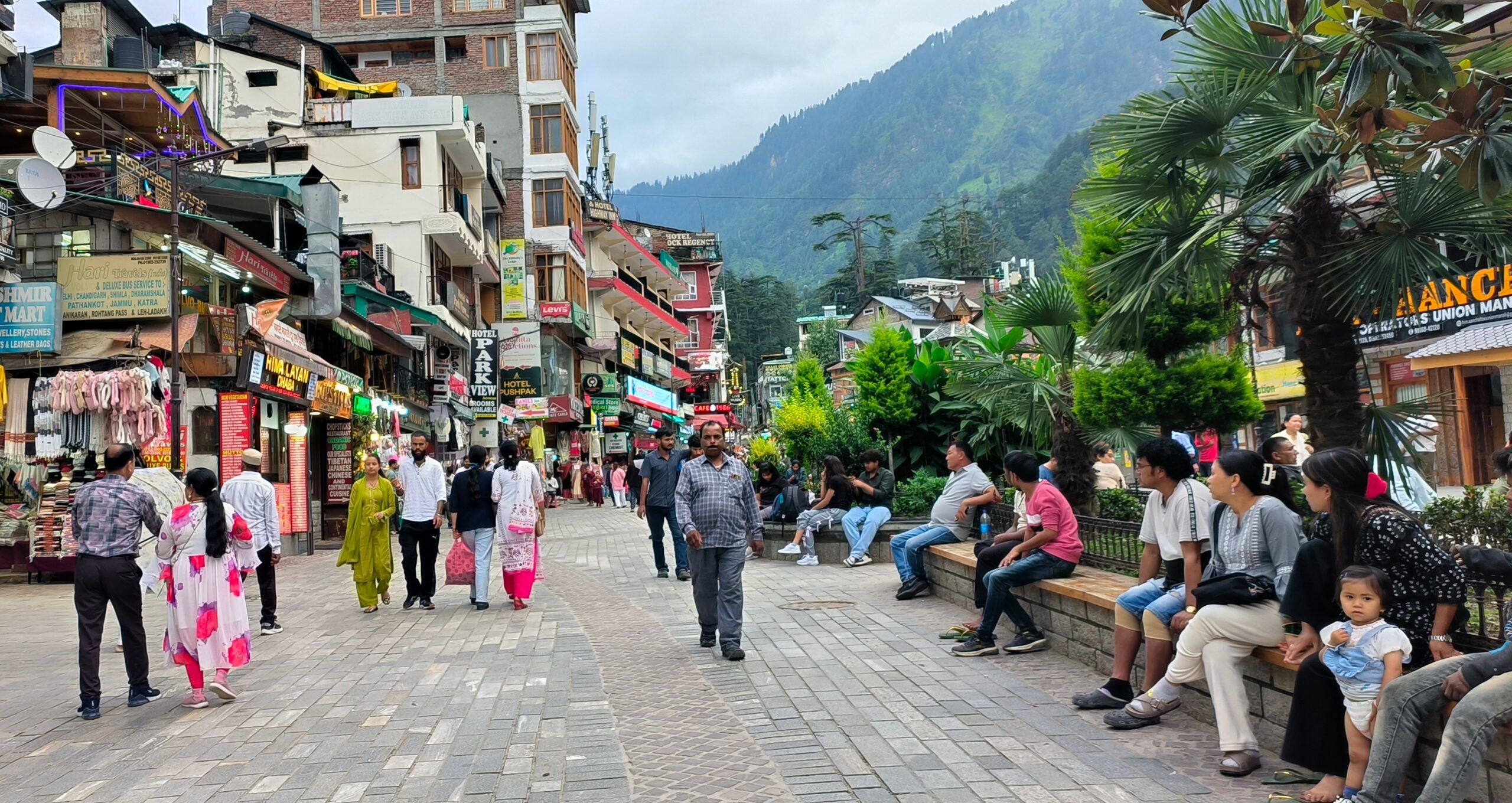 Rain, road blockades hit tourism in Kullu-Manali
