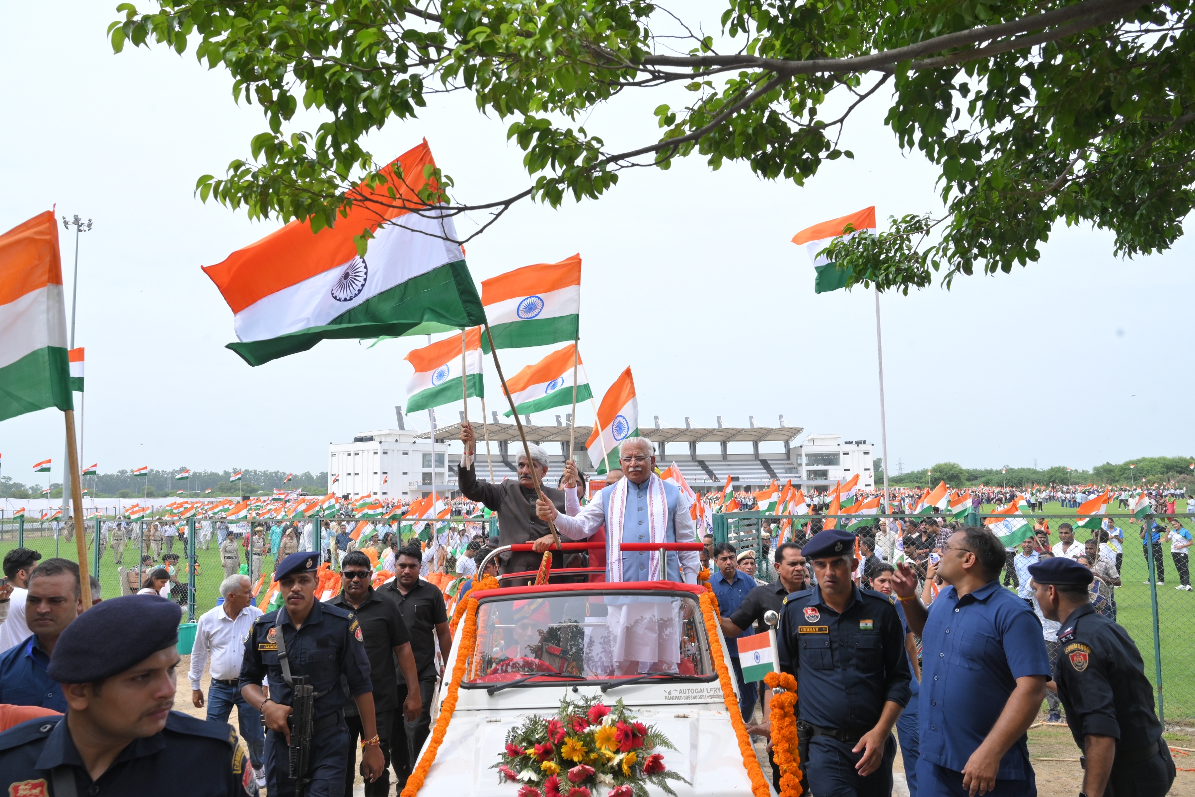 Khattar administers pledge for freedom from drug addiction