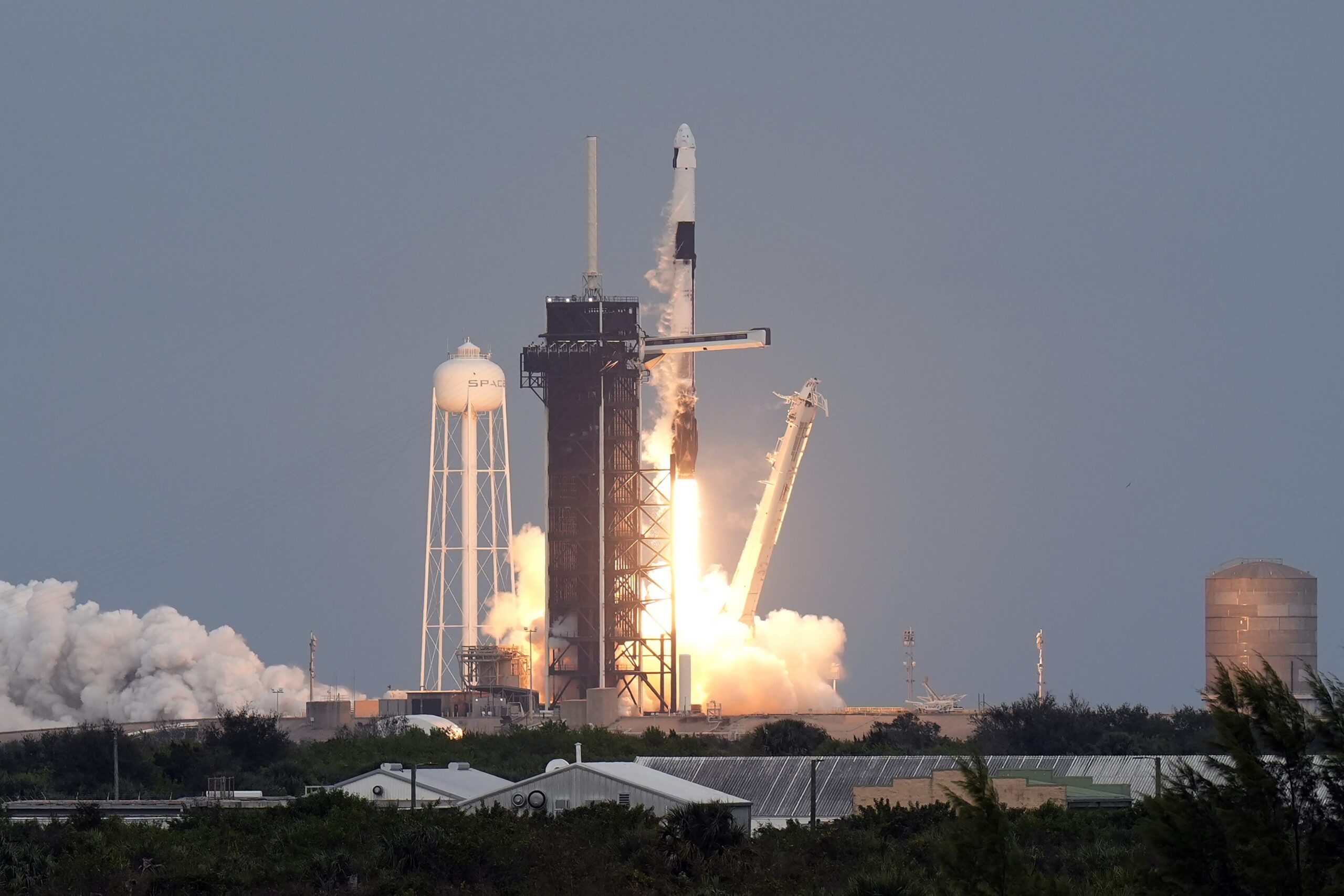 Trump's Rocket Launch Decree: Green Light for SpaceX, Blue Origin?