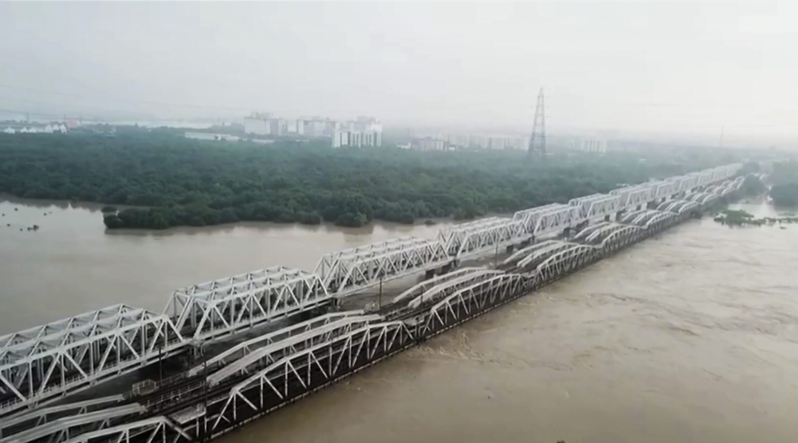 Water level in Yamuna at Delhi’s Old Railway Bridge stands at 207.33 metres, likely to recede further