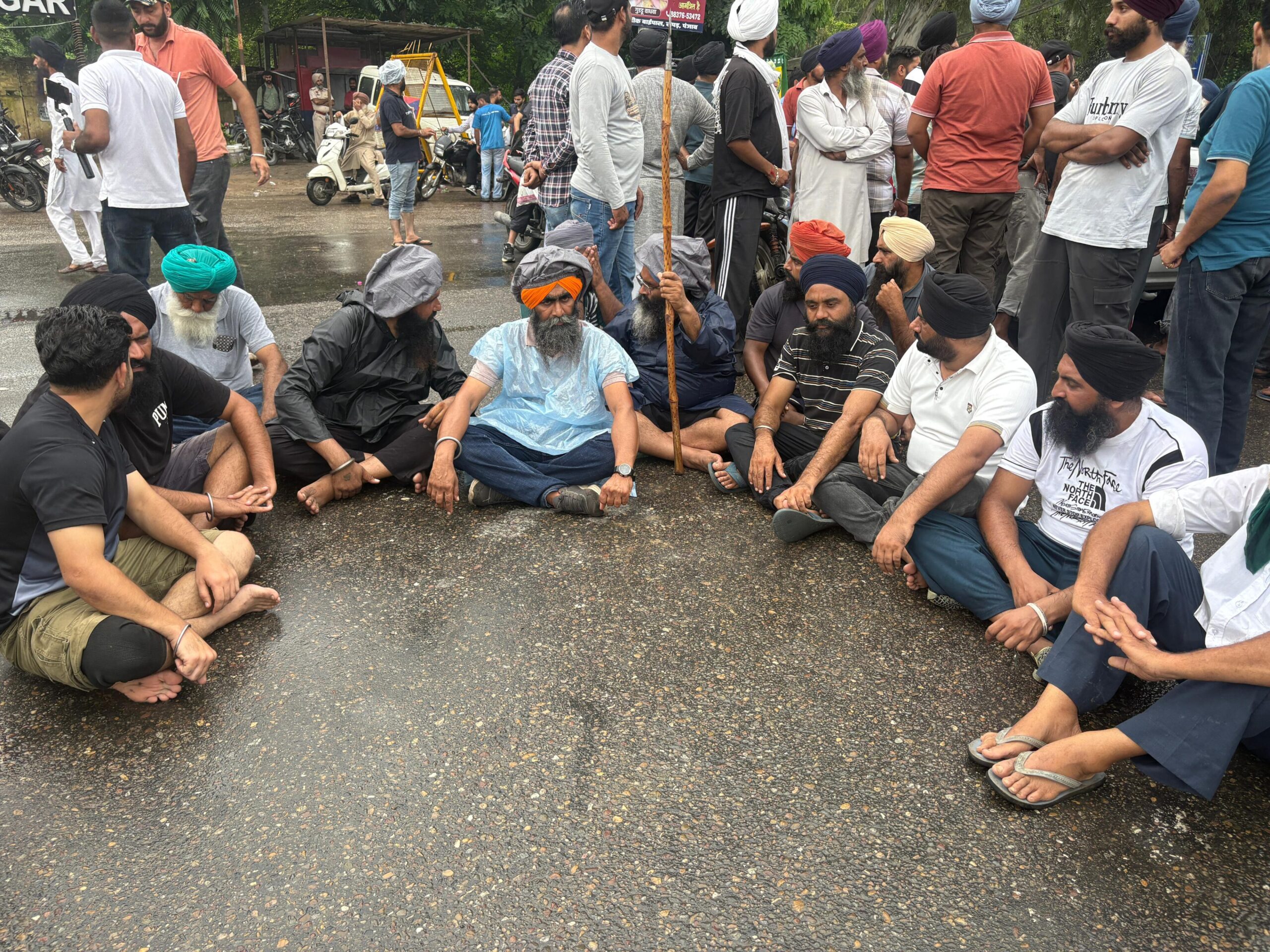Demanding desilting, farmers block Ropar-Chandigarh highway