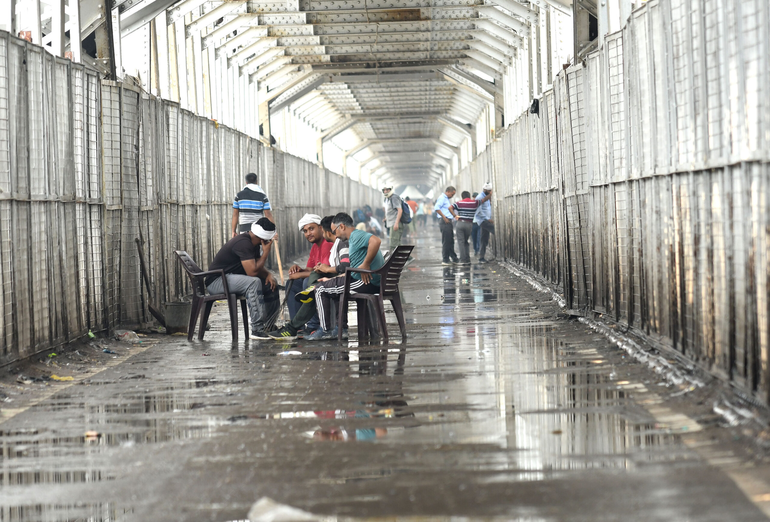 Yamuna flows below 207m, still above danger mark of 205.33m