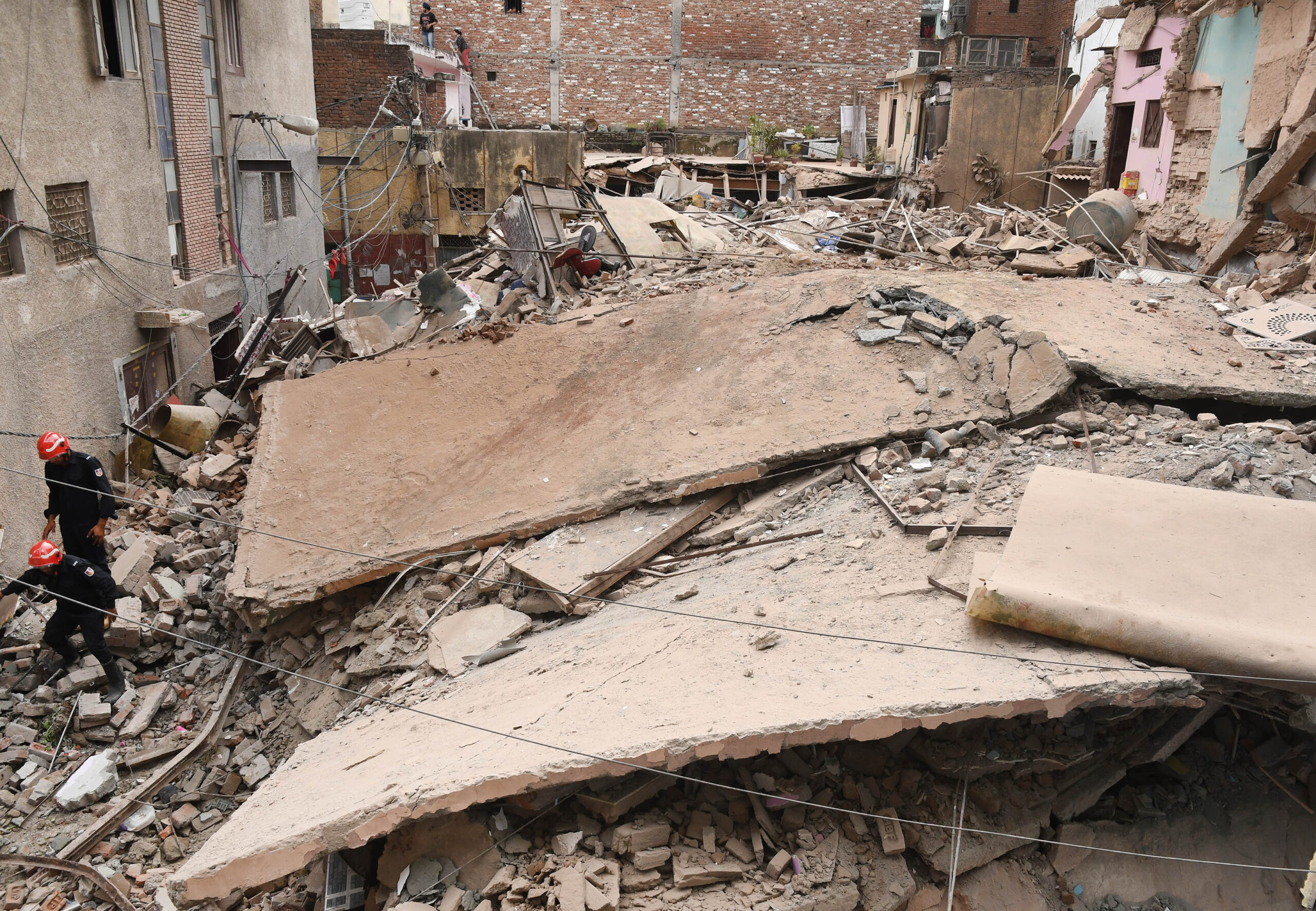 Four-storey building collapses in Subzi Mandi area, 22 rescued